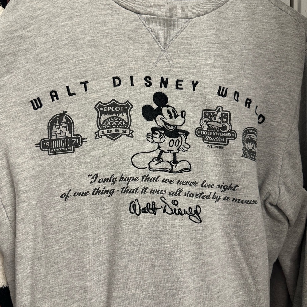 WDW sweatshirt with pockets